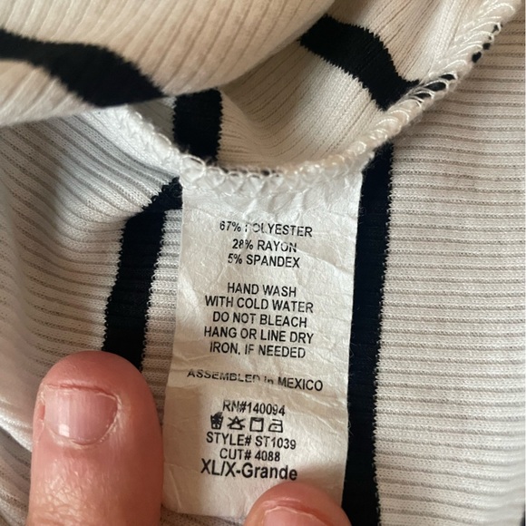See You Monday Women’s Blouse White Black Striped V-Neck Short Sleeve Size XL - Picture 11 of 16